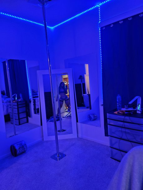 Nahá fotka uniklých OnlyFans od Deli Anogi