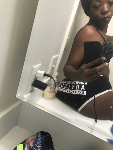 Naken lekkede OnlyFans-bilde av Kimmie Kelly