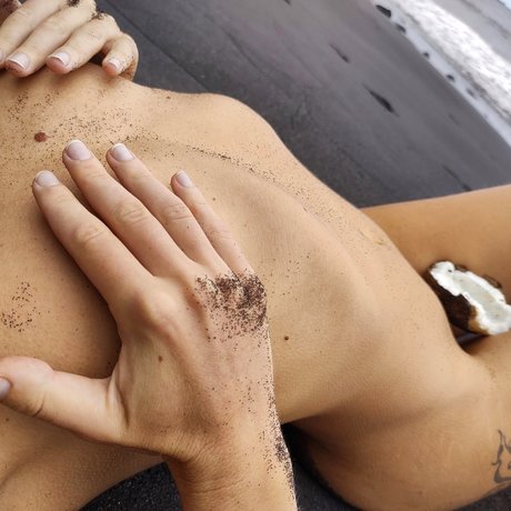 Naken lekkede OnlyFans-bilde av O
