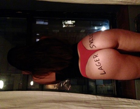 Naken lekkede OnlyFans-bilde av Nixxx