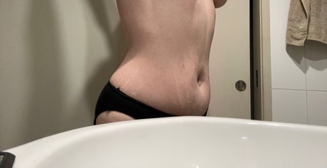Naken lekkede OnlyFans-bilde av Nikolina