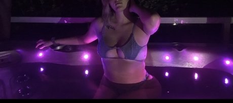 Naken lekkede OnlyFans-bilde av Emrachell