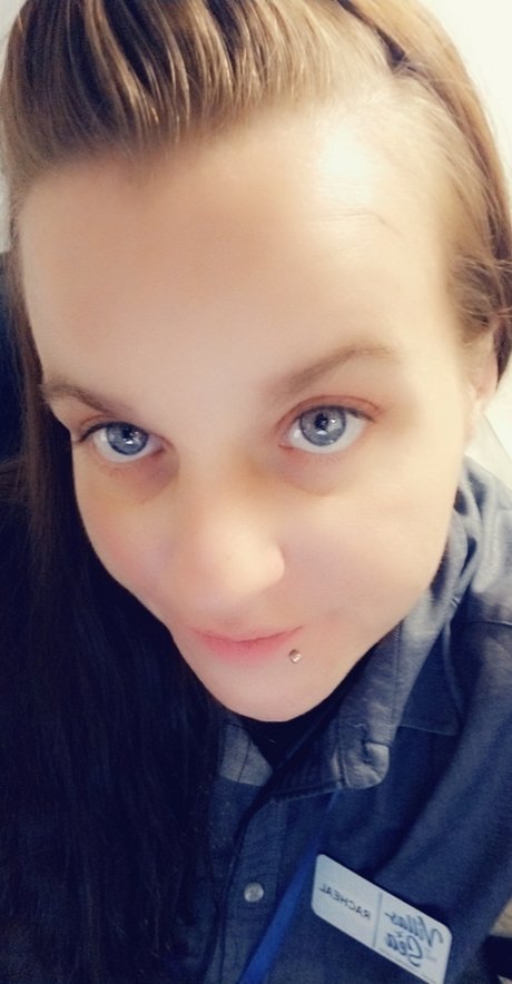 Naken lekkede OnlyFans-bilde av Angel