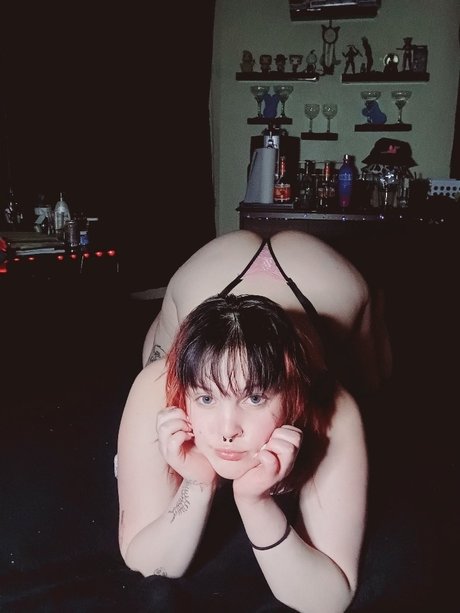 Naken lekkede OnlyFans-bilde av Kitty