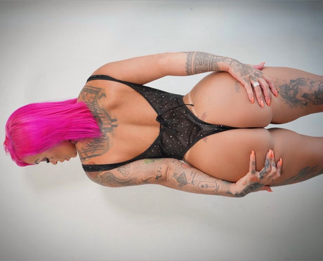 Alaston vuotanut OnlyFans-kuva Lolla Martinelli