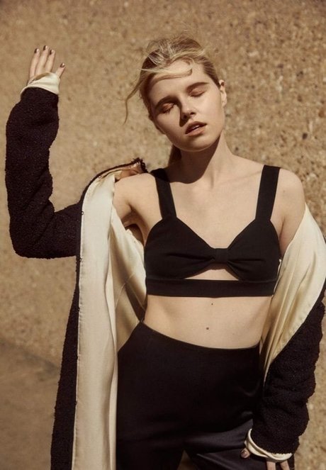 Naken läckt OnlyFans-bild av Ana Mulvoy Ten