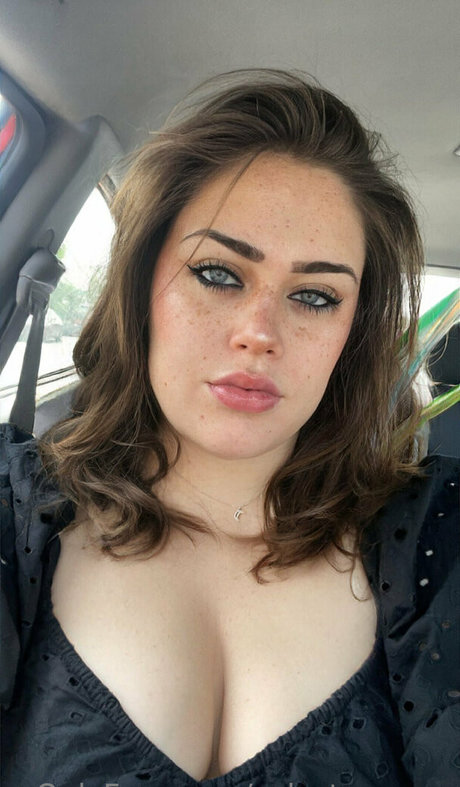 Alasti lekkinud OnlyFans-i pilt Celestearrana