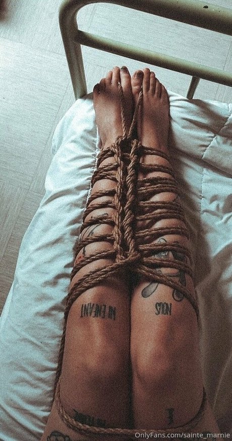 Naken läckt OnlyFans-bild av Saintemarnie