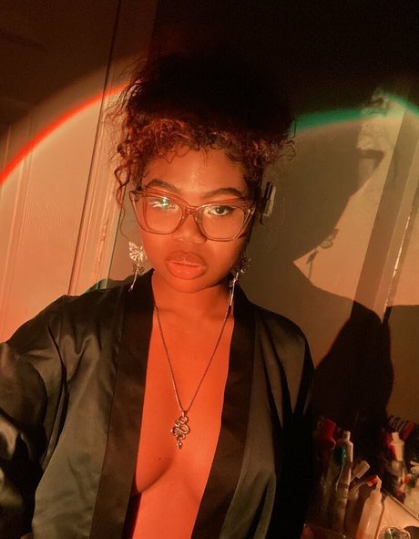 Naken lekkede OnlyFans-bilde av El3phanttittyz