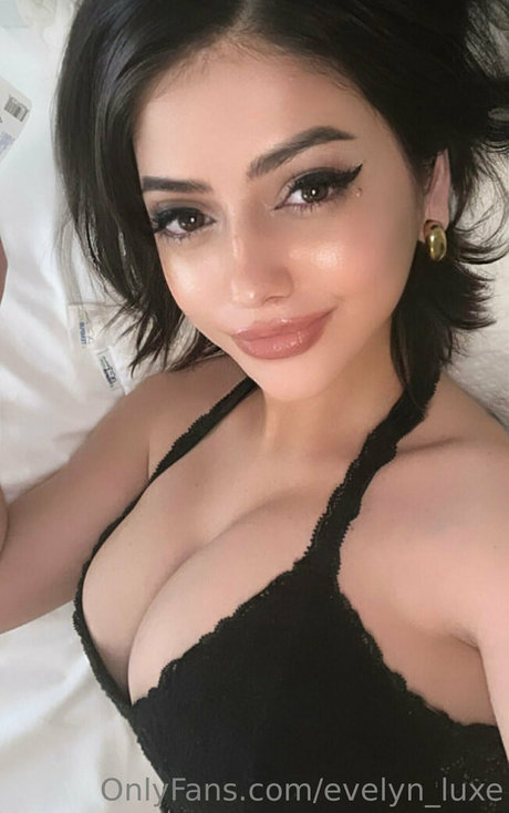 Naken läckt OnlyFans-bild av Evelynluxe