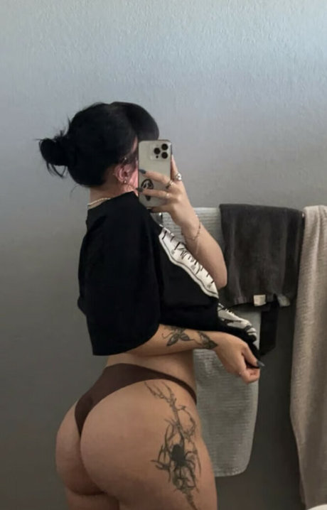 Naken lekkede OnlyFans-bilde av Srenluv