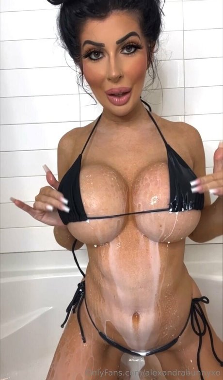 Naken lekkede OnlyFans-bilde av Alexandra Bunny