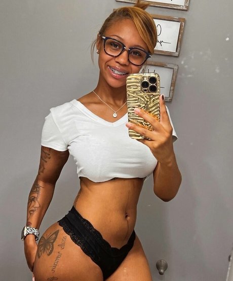 Naken lekkede OnlyFans-bilde av Yunozaza