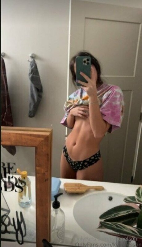 Alasti lekkinud OnlyFans-i pilt Kylienelson