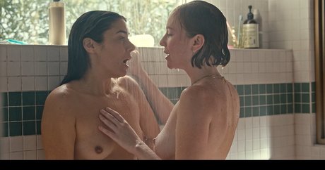 Naakte gelekte OnlyFans-foto van Hannah Einbinder