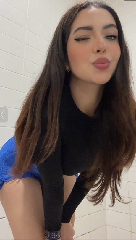 Naken lekkede OnlyFans-bilde av Adriana Carballo