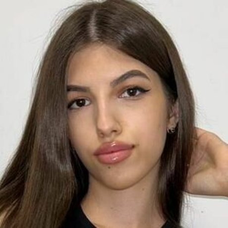 Naken lekkede OnlyFans-bilde av Little Annie
