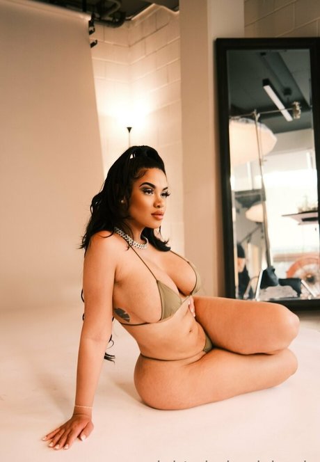 Sheismichaela