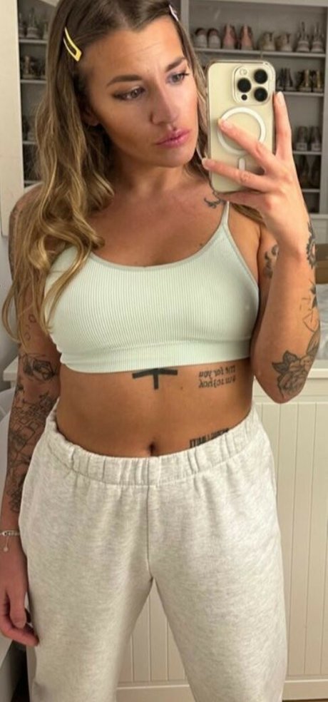 Nøgent lækket OnlyFans-billede af Silvia And Eveline Dellai