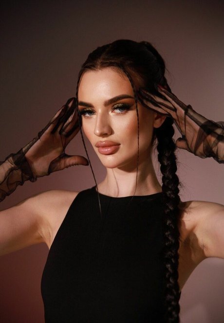 Meganbrunette