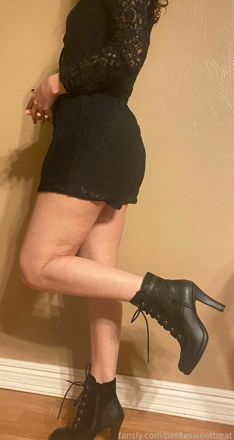 Naken läckt OnlyFans-bild av Petitesweettreat