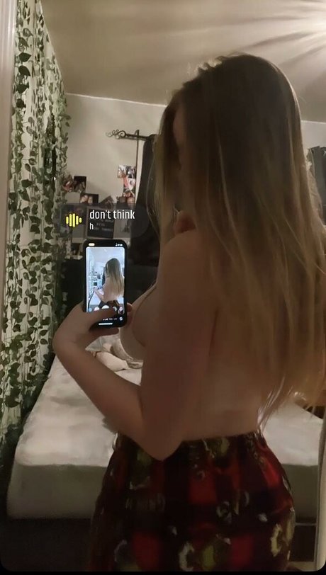 Nahá fotka uniklých OnlyFans od Hailey Frizzell