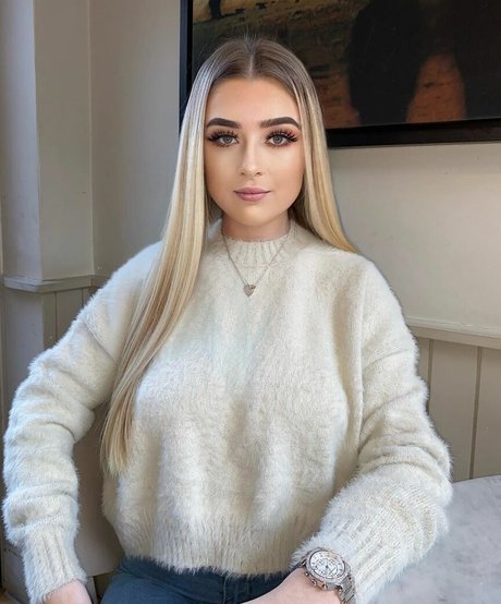 Nahá fotka uniklých OnlyFans od Alex Estelle