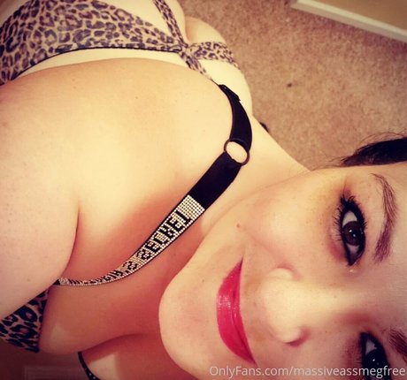 Naken lekkede OnlyFans-bilde av Massiveassmegfree