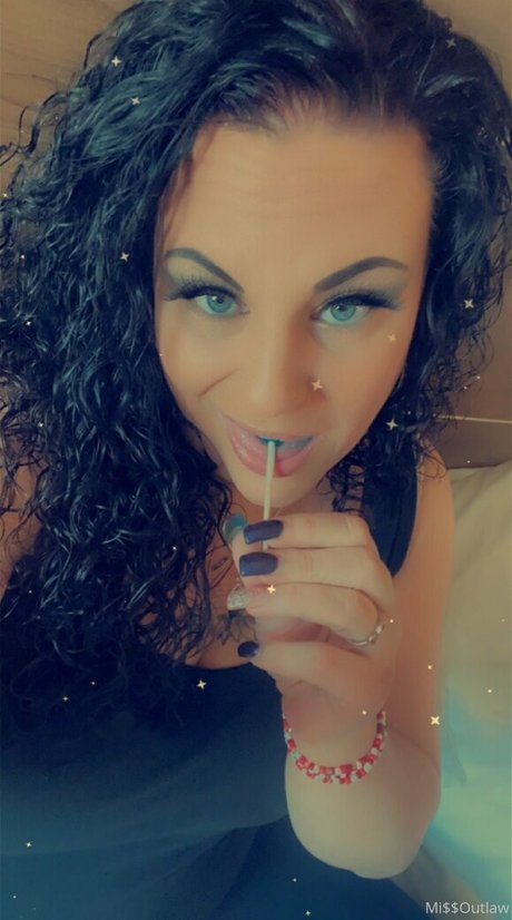 Alaston vuotanut OnlyFans-kuva Missoutlawakaladyk