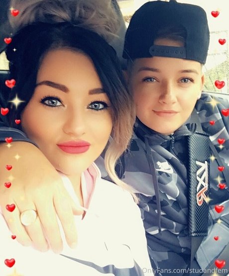 Nahá fotka uniklých OnlyFans od Reallesbiansx