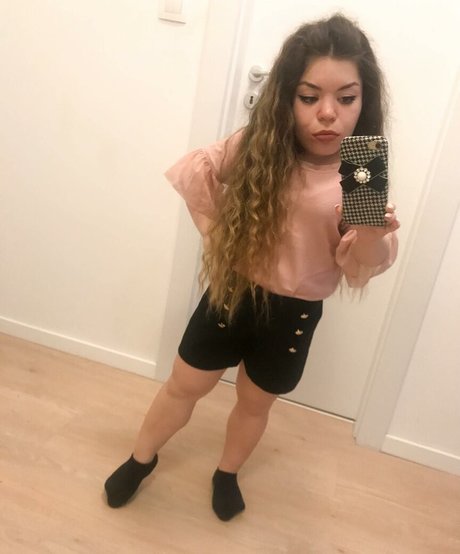 Naken läckt OnlyFans-bild av Powerpuffdoll