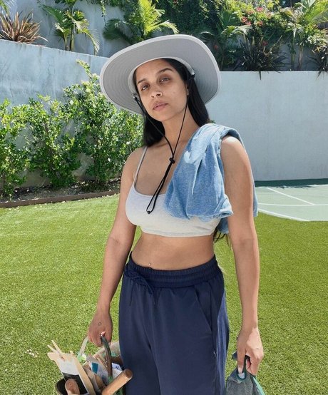 Nahá fotka uniklých OnlyFans od Lilly Singh