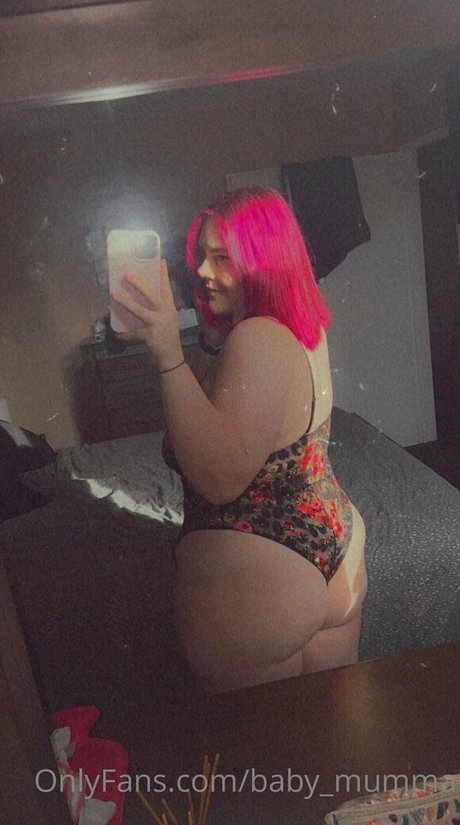 Naken lekkede OnlyFans-bilde av Babymumma