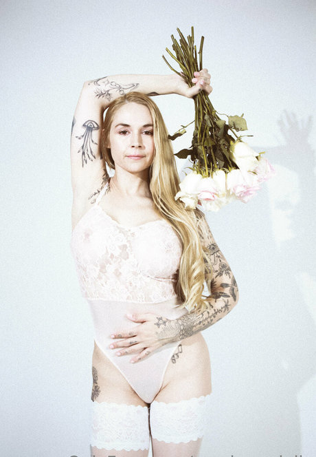 Nahá fotka uniklých OnlyFans od Sarahvandella