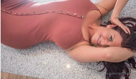 Naken lekkede OnlyFans-bilde av Midwestkali