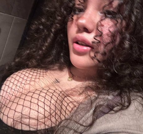Naakte gelekte OnlyFans-foto van Nnuviaa