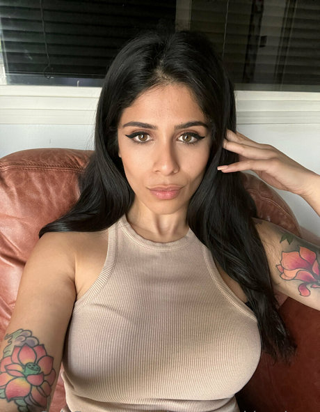 Naken lekkede OnlyFans-bilde av Mistresssophiasahara