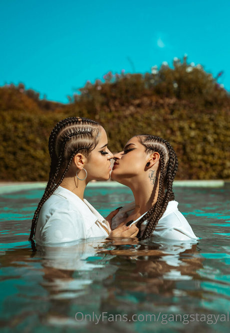 Naken läckt OnlyFans-bild av Gangstagyal