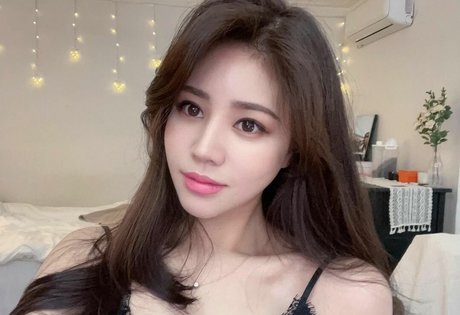 Naakte gelekte OnlyFans-foto van Bunniejin