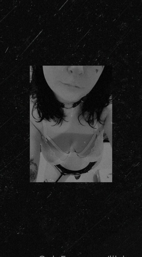 Naakte gelekte OnlyFans-foto van Lilshag