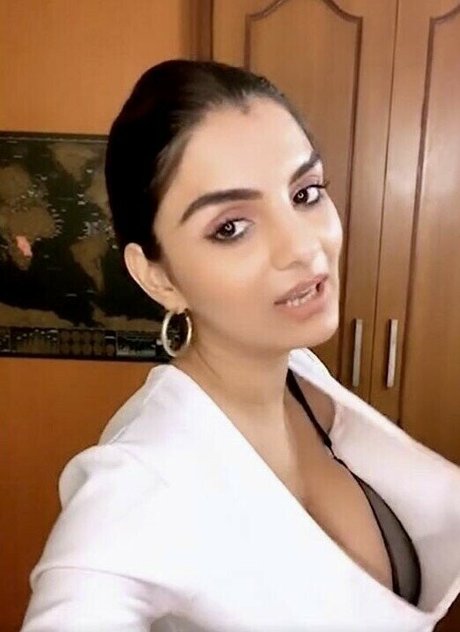 Nahá fotka uniklých OnlyFans od Anveshi Jain