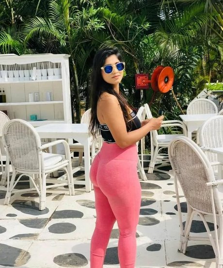 Naakte gelekte OnlyFans-foto van Pratika Sood