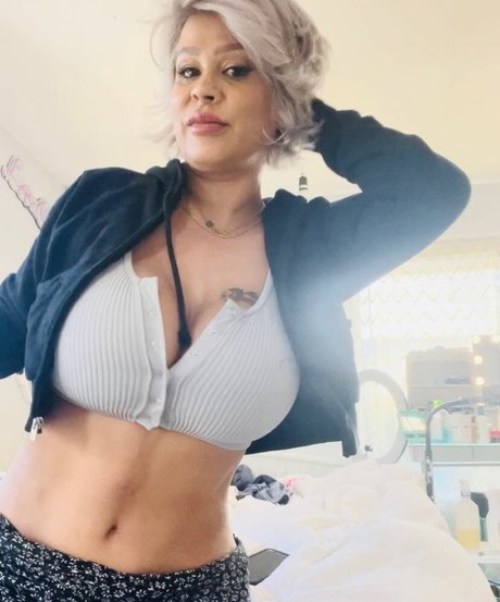 Nahá fotka uniklých OnlyFans od Myra La Chula