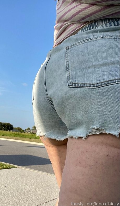 Nahá fotka uniklých OnlyFans od Lunaxthicky