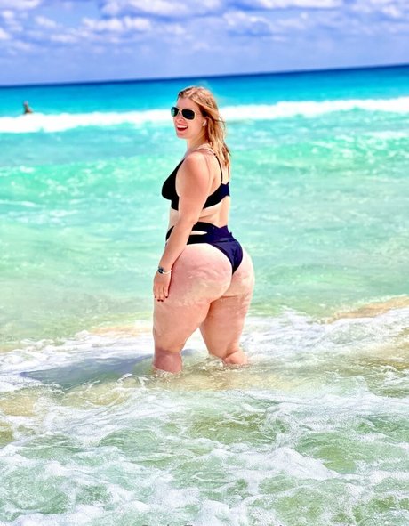 Curvykrysta  nude leaked OnlyFans photo