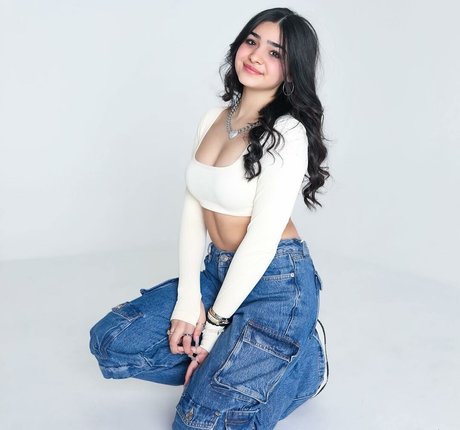 Naken läckt OnlyFans-bild av Alexandra Bull