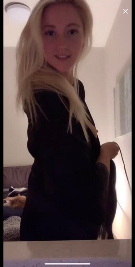 Naken lekkede OnlyFans-bilde av Paige Loren