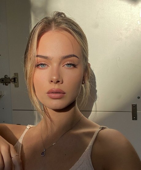 Sara Crumbleleg OnlyFans 유출 누드 사진