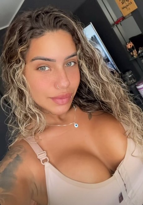 Nahá fotka uniklých OnlyFans od Carol Santos