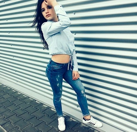 Naken lekkede OnlyFans-bilde av Denisa R Maria